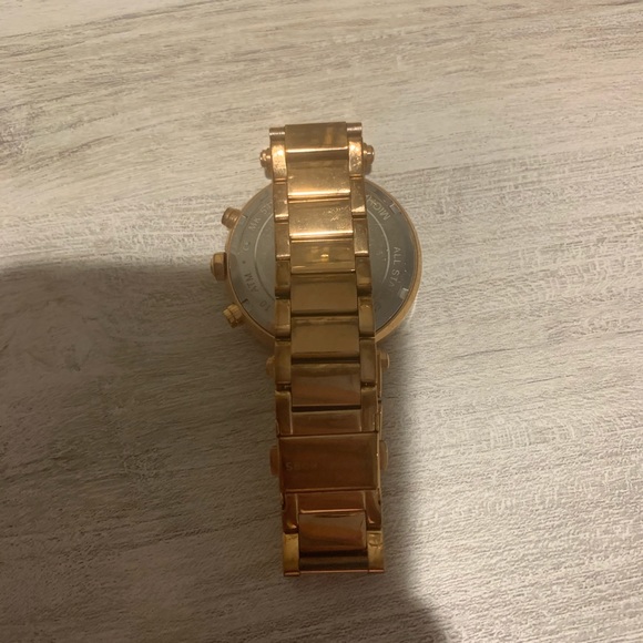 Michael Kors Rose Gold Watch - Picture 3 of 3